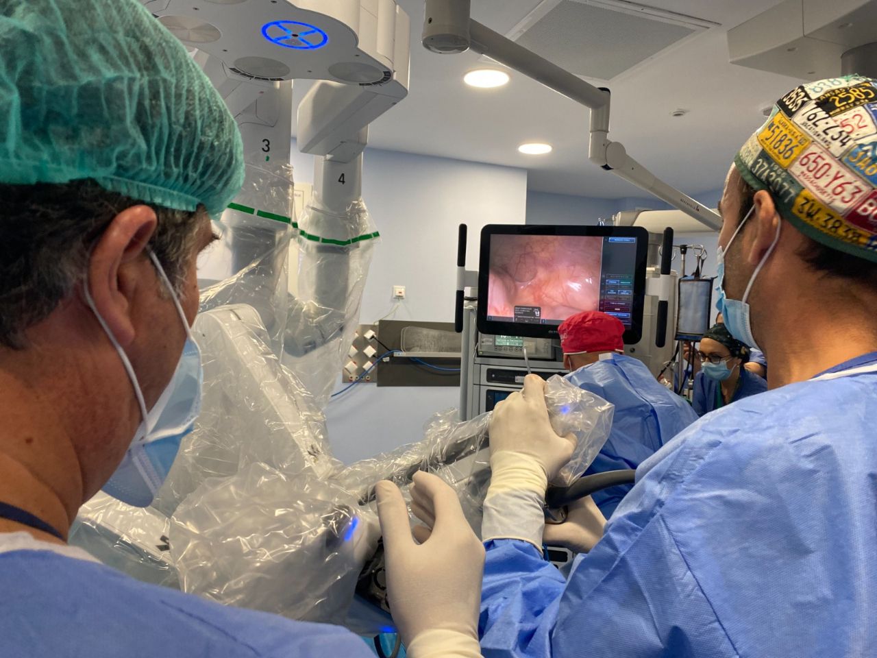 Imagen del robot Da Vinci, utilizado para operaciones de cirugía pediátrica en el Hospital Reina Sofía de Córdoba.