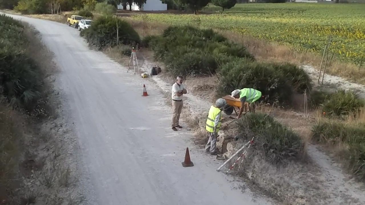 El Puerto investiga los restos de la Vía Augusta, por donde transitaban nuestros vinos para la exportación en los siglos I y II de nuestra era. El Puerto investiga los restos de la Vía Augusta, por donde transitaban nuestros vinos para la exportación en los siglos I y II de nuestra era.