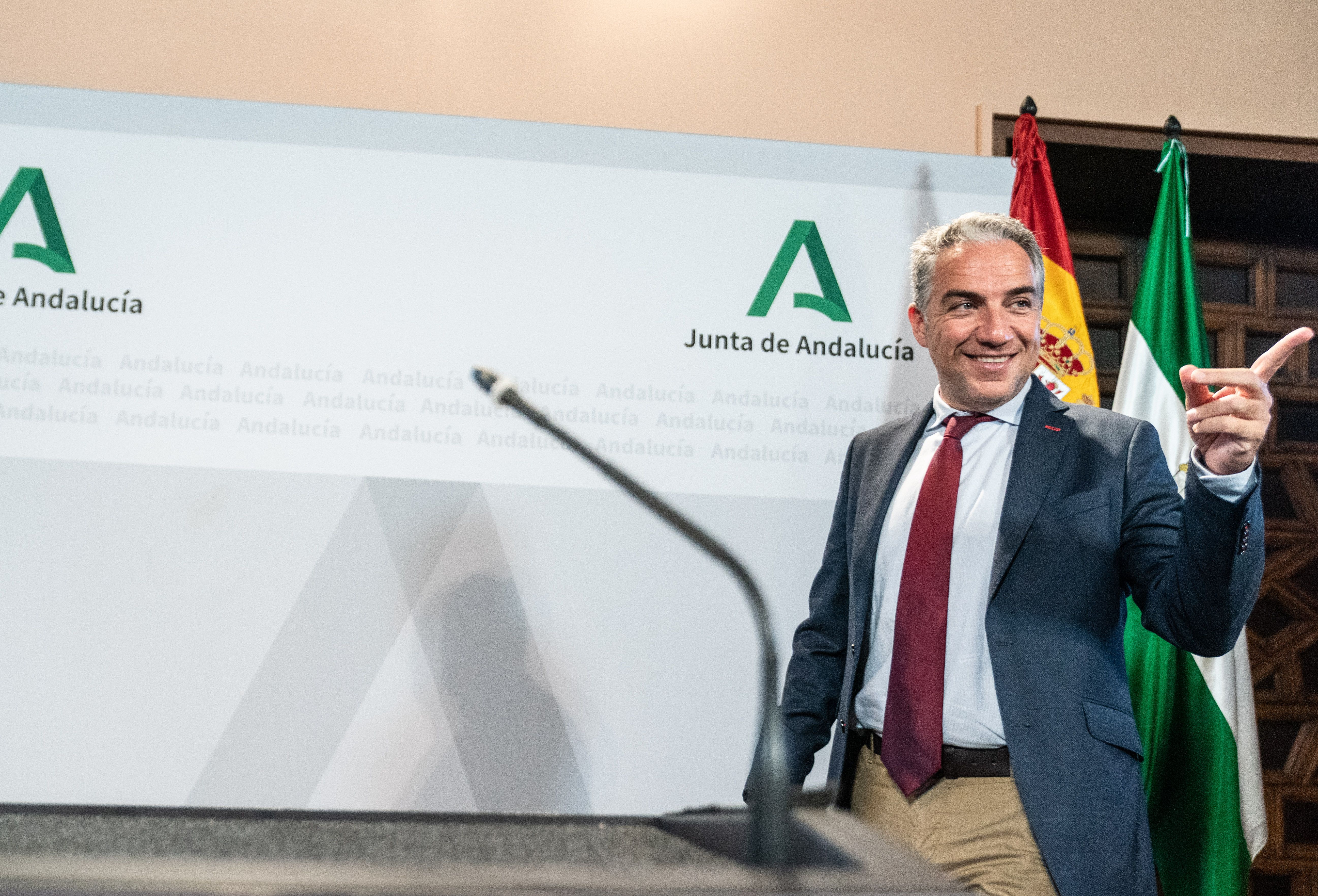 La Junta de Andalucía se olvida de la oposición con la tranquilidad de la mayoría absoluta y centra su discurso en desgastar al Gobierno de España; Bendodo saca pecho por el número de autónomos y dice que los datos nacionales "no son fabulosos".