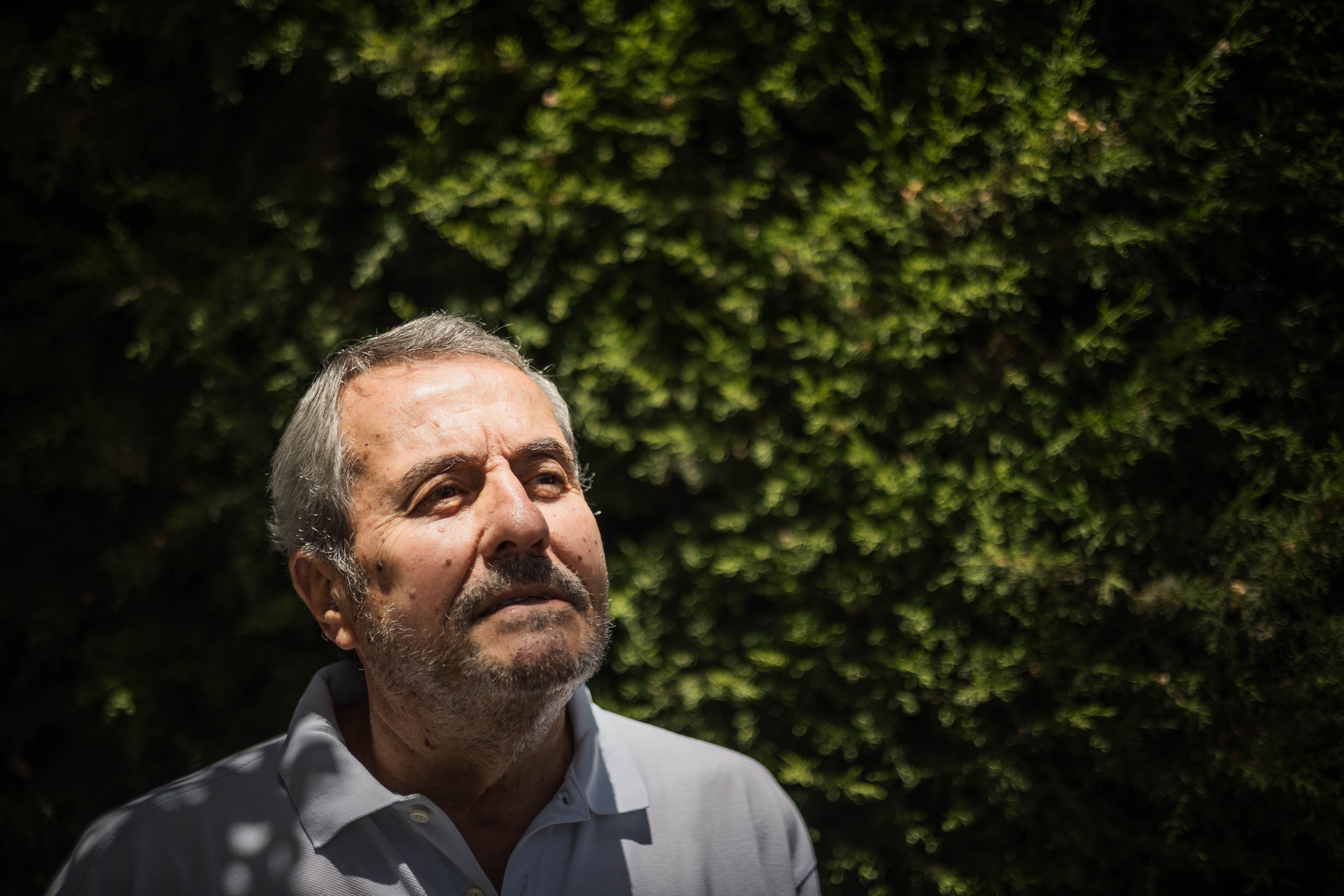 El director de Cáritas Andalucía posando para la entrevista con lavozdelsur.es, en días pasados en Jerez.