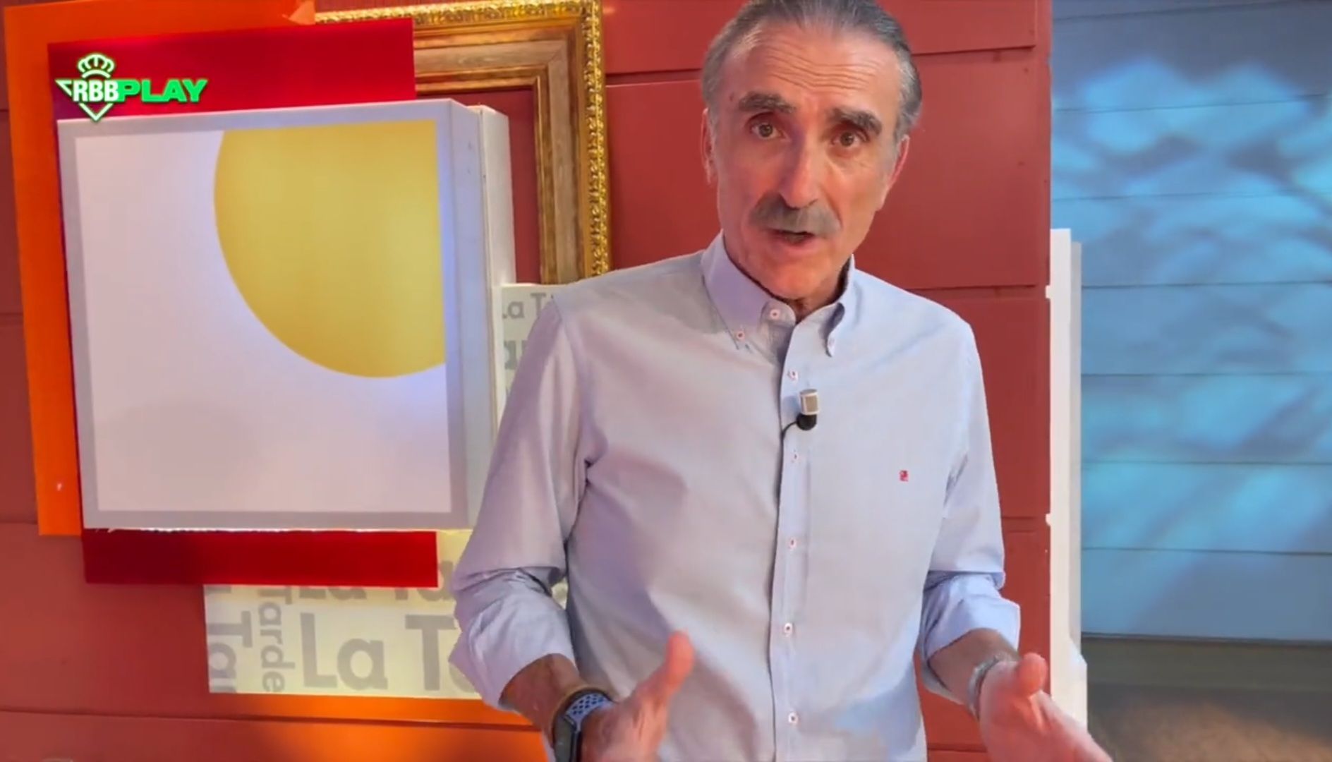 Juan y Medio anunciando la renovación de Joaquín.