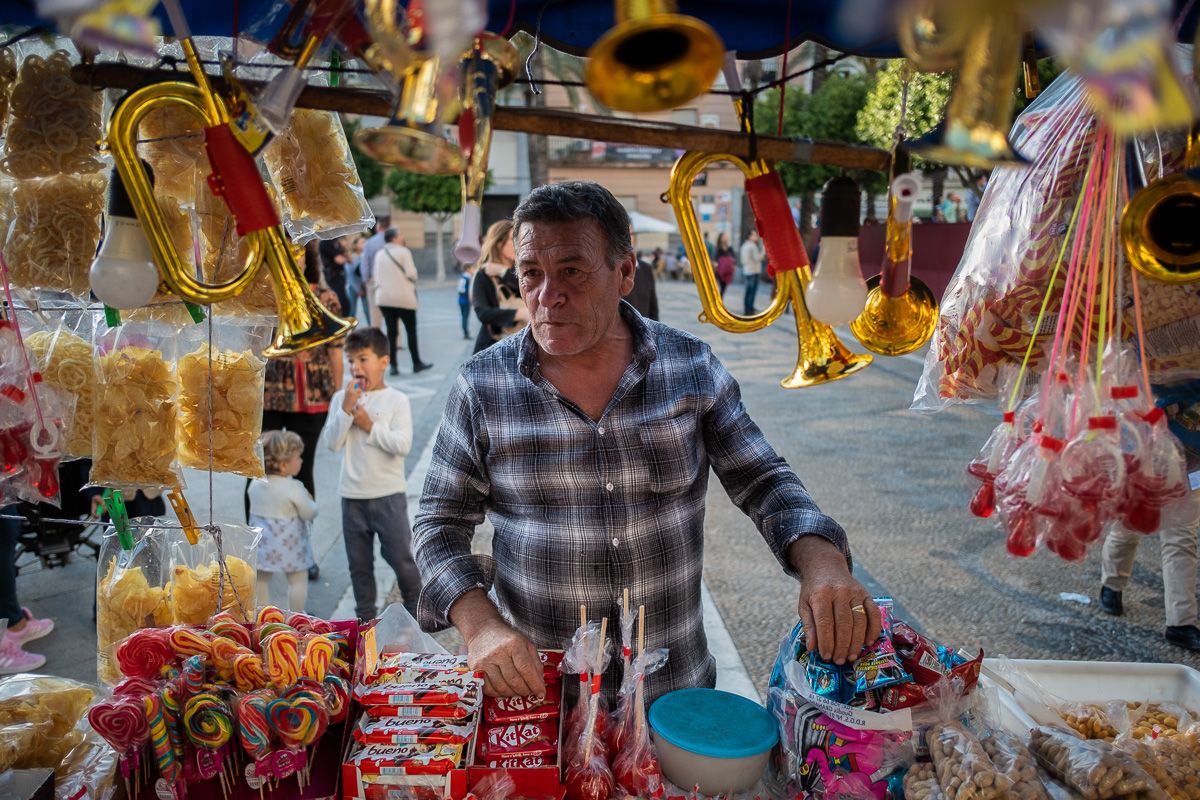 José López es ya parte del paisaje de la plaza del Arenal. 36 años allí trabajando. FOTO: MANU GARCÍA