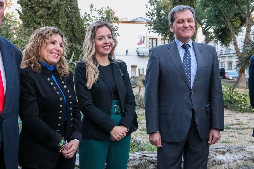 Porrúa junto a Sumariva y Rodríguez, en una imagen de Ciudadanos eb este mandato, cuando eran todos miembros del gobierno local de Sanlúcar. Porrúa junto a Sumariva y Rodríguez, en una imagen de Ciudadanos eb este mandato, cuando eran todos miembros del gobierno local de Sanlúcar.