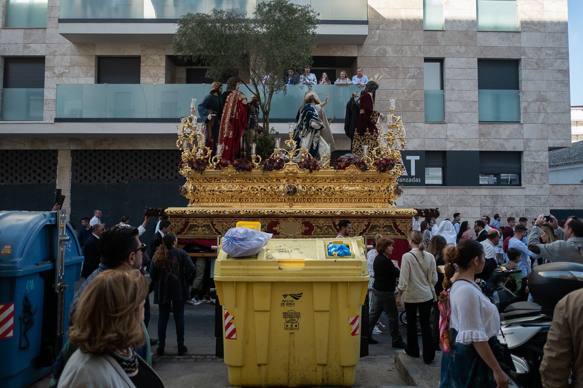 La Clemencia a su paso por la calle Paul FOTO: MANU GARCÍA