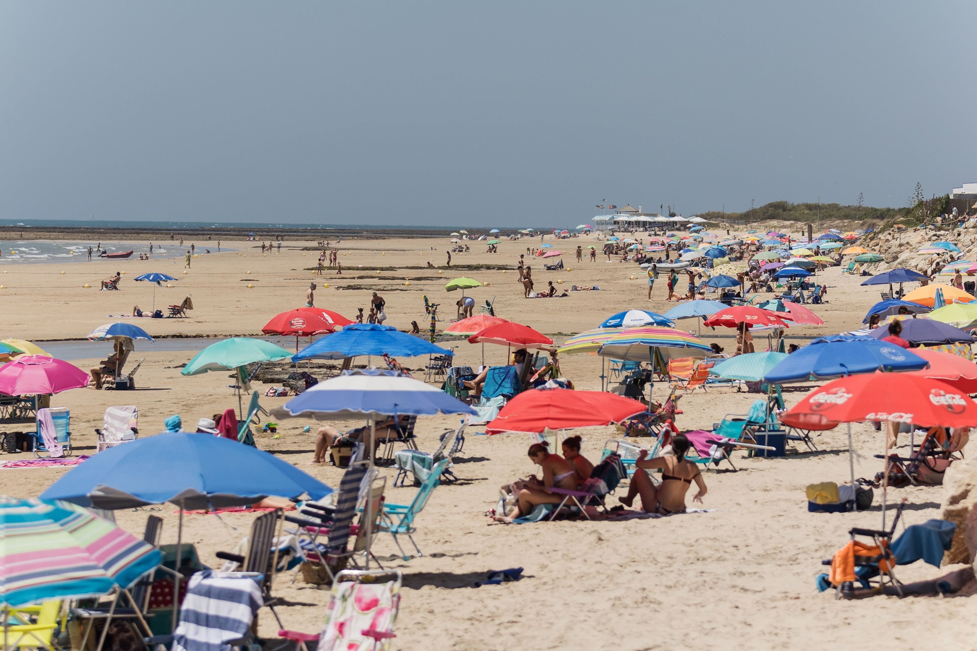 La playa de las Tres Piedras, en Chipiona.