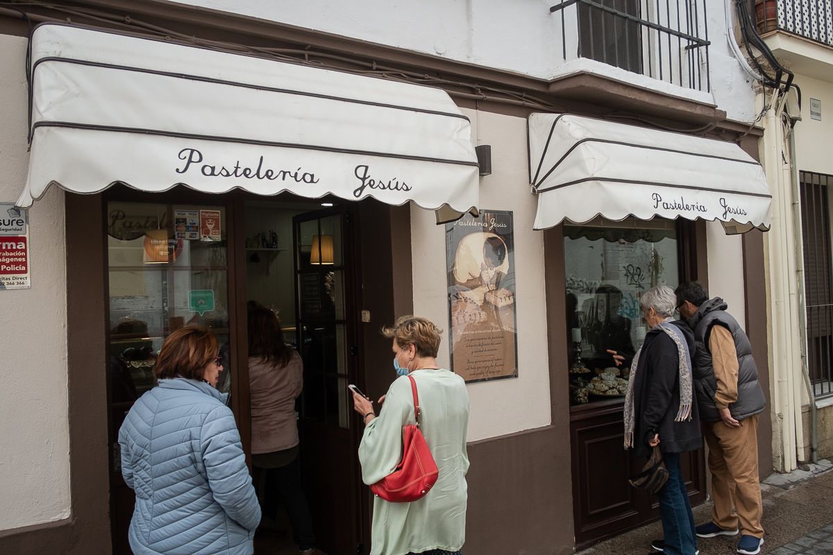 La Pastelería Jesús en la calle Bizcocheros. FOTO: MANU GARCÍA.