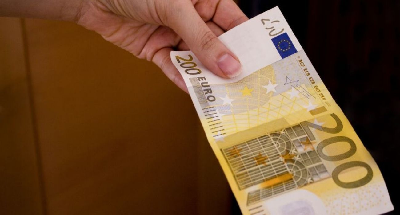 El Gobierno dará un cheque de 200 euros a las familias con bajos ingresos.