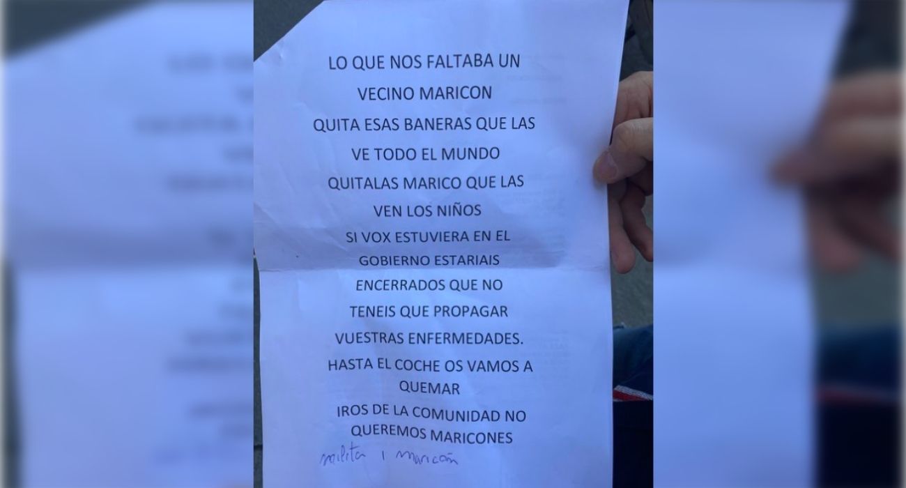 El cartel homófobo colocado en el ascensor de un edificio de Pinto (Madrid).