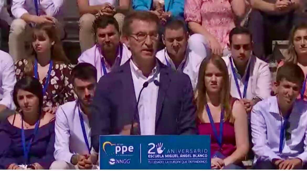 El líder del PP, Alberto Núñez Feijóo, durante su comparecencia en Ermua.