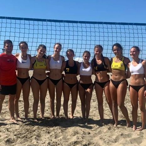El club de voleibol femenino de los Marianistas de Jerez se ha proclamado campeón de Andalucía en categoría cadete.