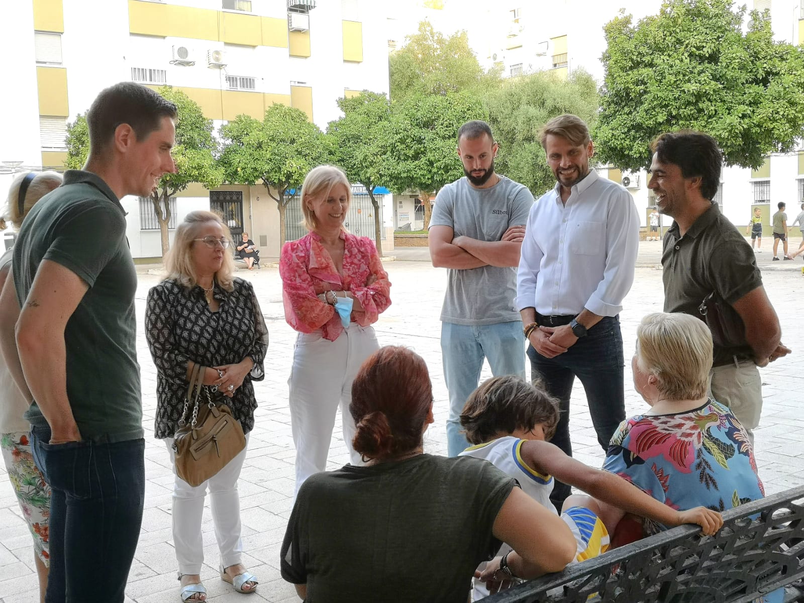 Representantes del Partido Popular en Jerez visitaron La Granja para comprobar las mejoras en los edificios.