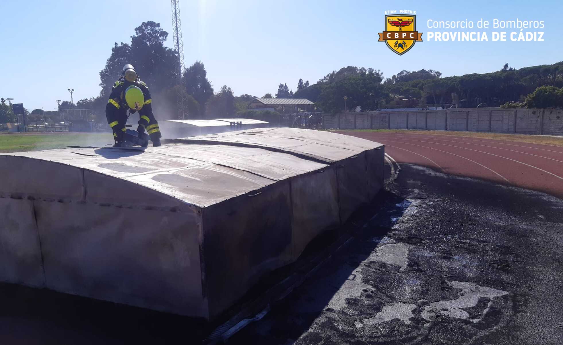Calcinada una caseta y parte de la pista de atletismo de un polideportivo de El Puerto.