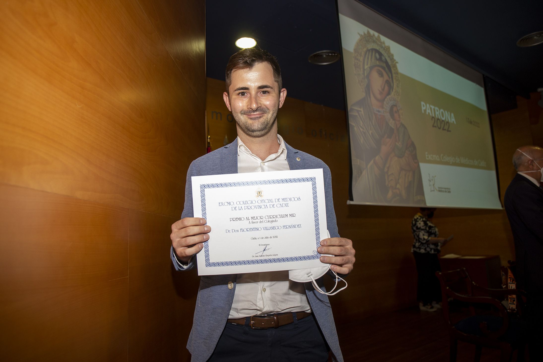 El nefrólogo Florentino Villanego ha obtenido dos premios de parte del Colegio de Médicos de Cádiz.