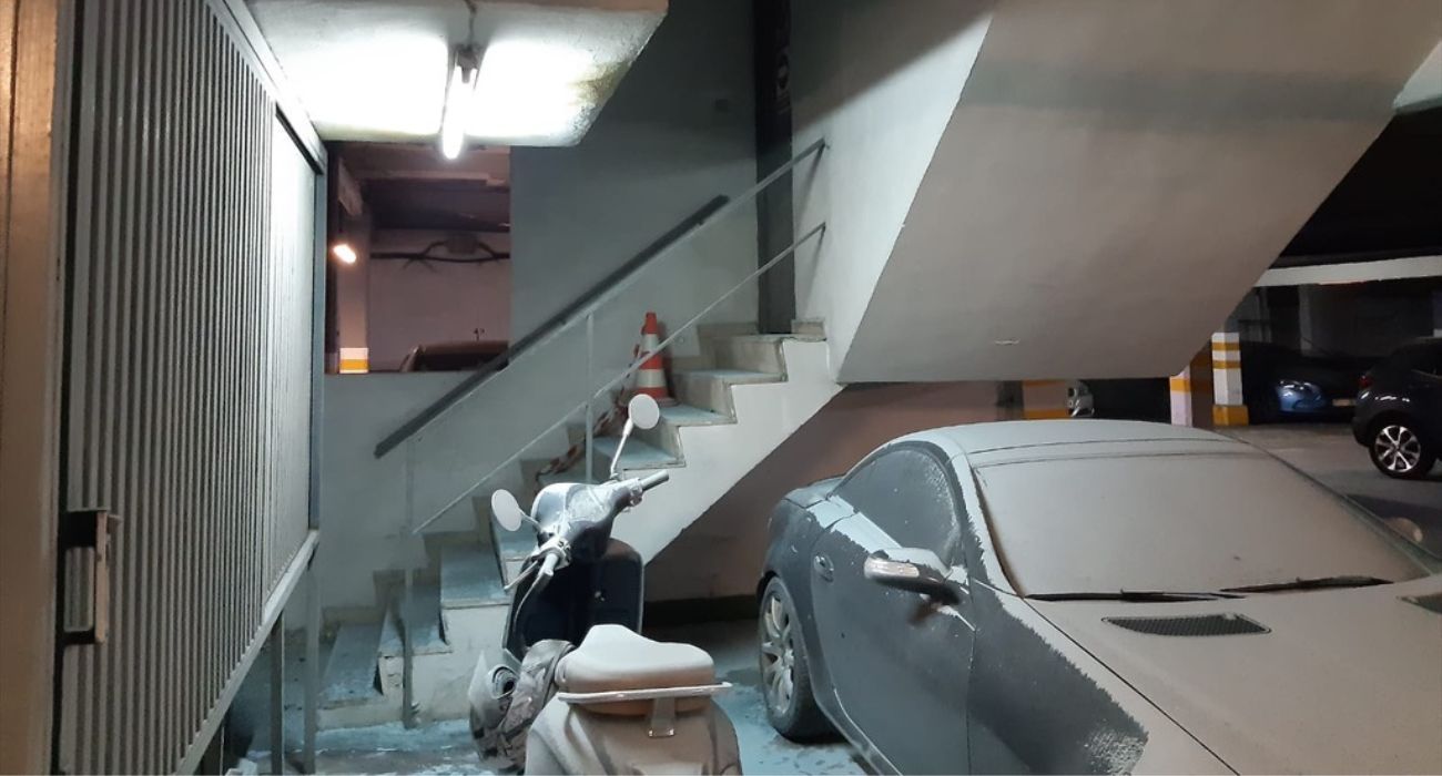 Una imagen del incendio en el parking Ana de Viya de Cádiz.