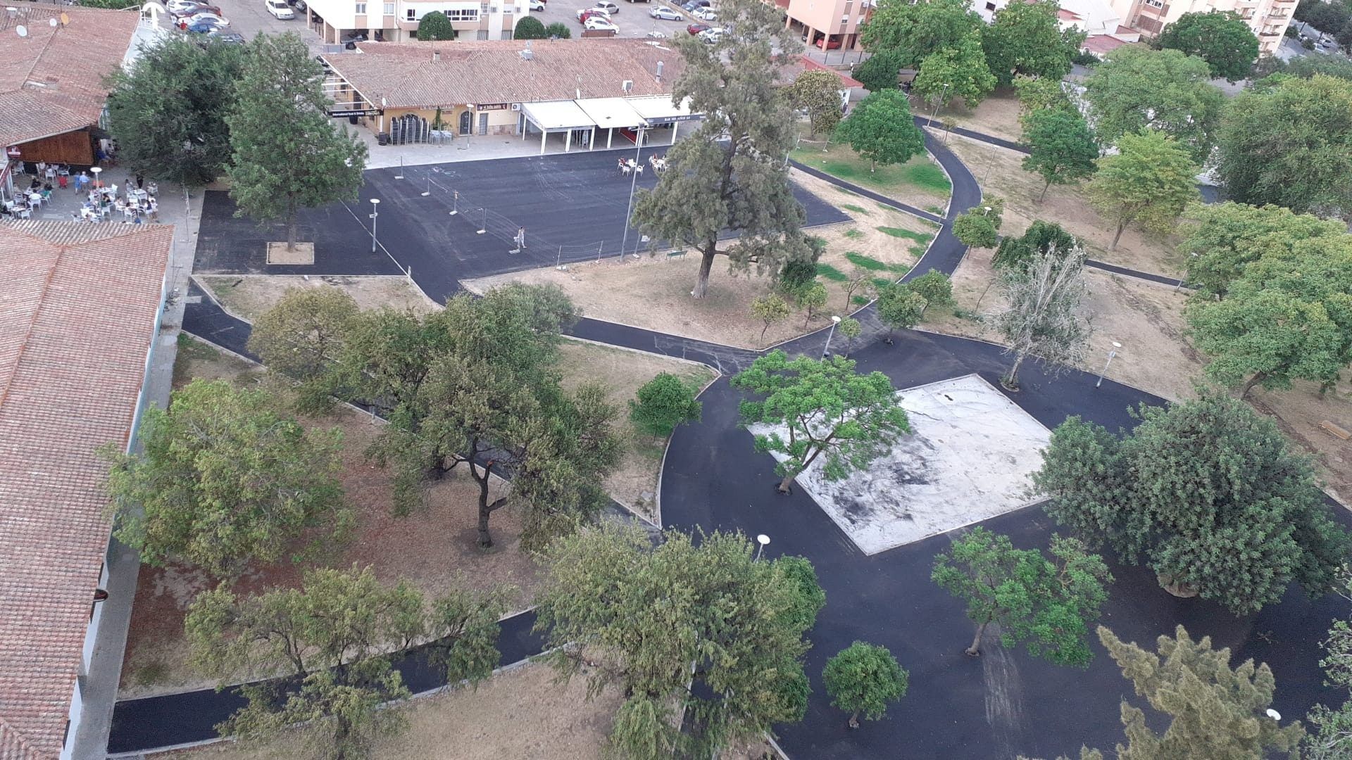 Asfalto en el parque de San Joaquín, recién intervenido por el Ayuntamiento de Jerez.