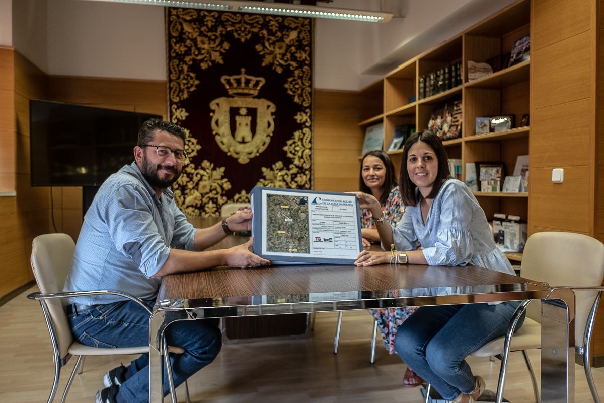 Jorge Rodríguez, presidente del CAZG, y la alcaldesa de Espera, Tamara Lozano, en una reunión en días pasados para conocer el proyecto técnico del Consorcio.
