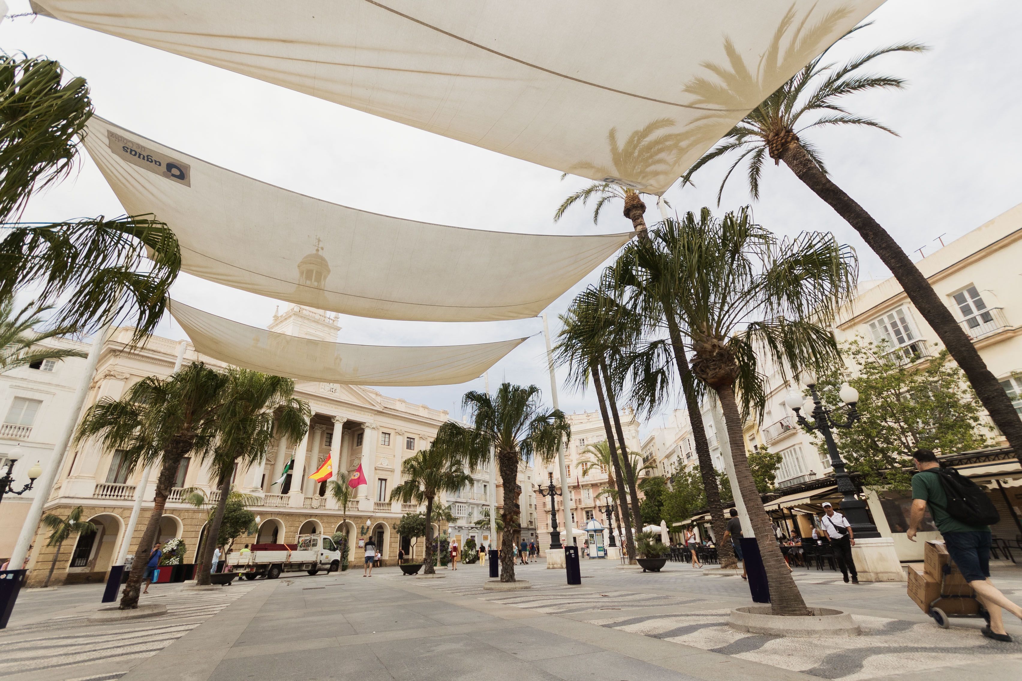 Ayuntamiento de Cádiz, al fondo de la plaza de San Juan de Dios, en una imagen reciente.