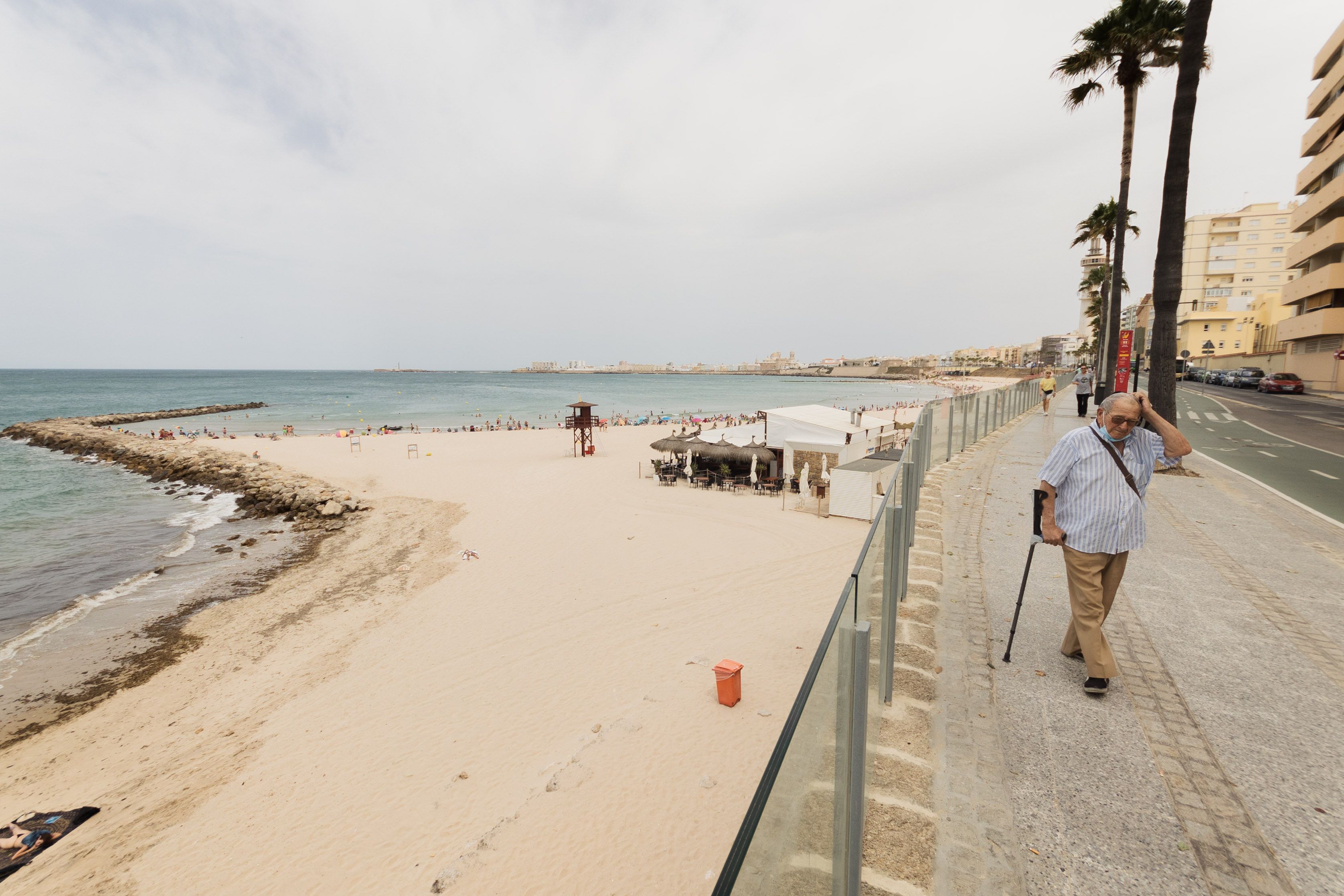 Imagen de archivo de la playa de Santa María del Mar en Cádiz.