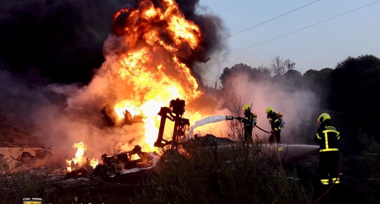 Impactante imagen de las llamas provocadas por el incendio del camión de gasolina.