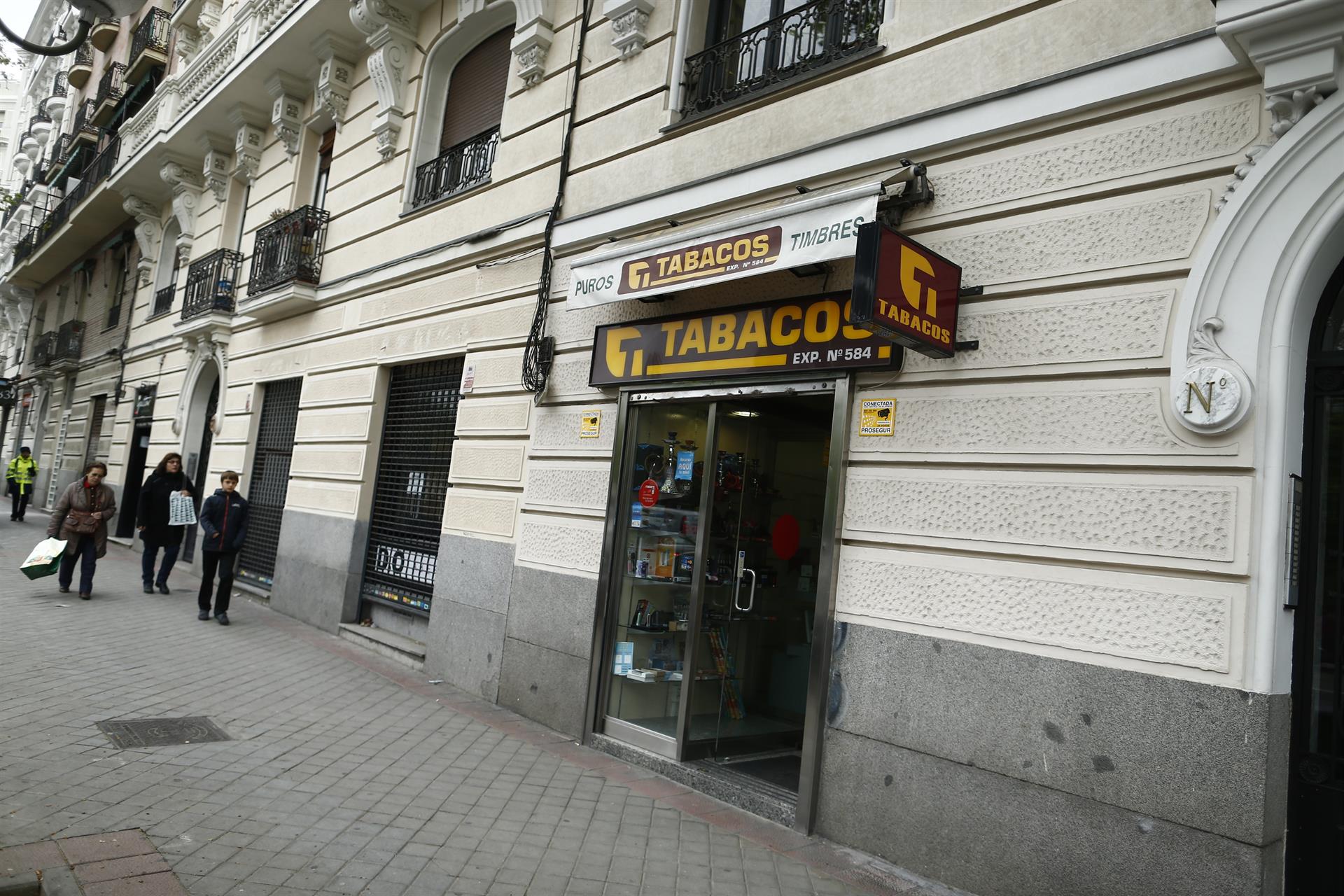 Foto de un estanco. Vuelve a cambiar el precio del tabaco en los estancos: ¿cuánto vale cada marca?