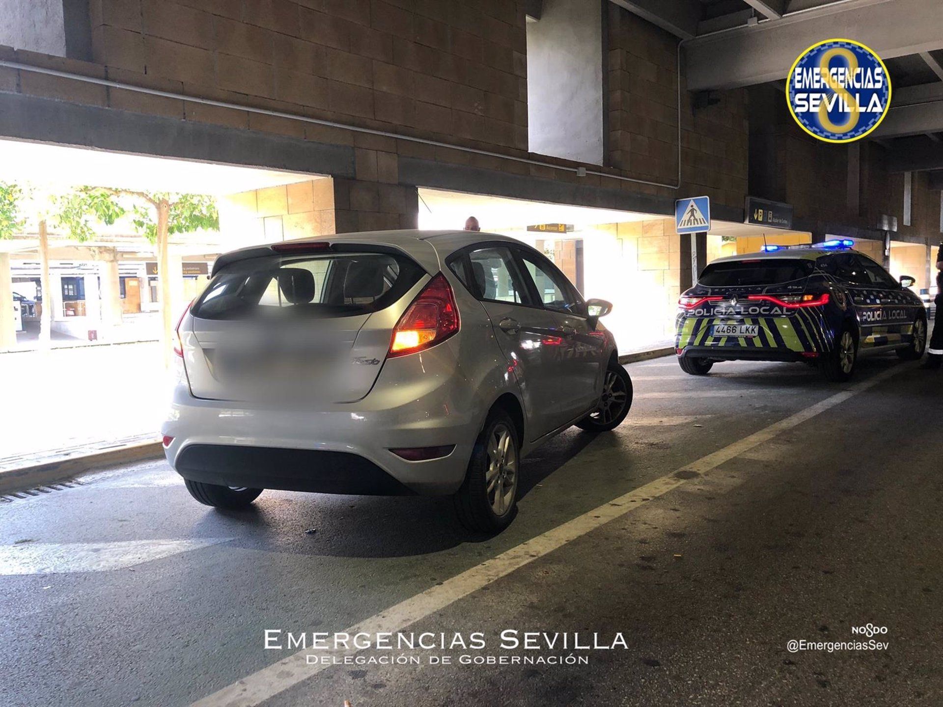 Conduce ebrio y se 'cuela' en una zona restringida del Aeropuerto de Sevilla.