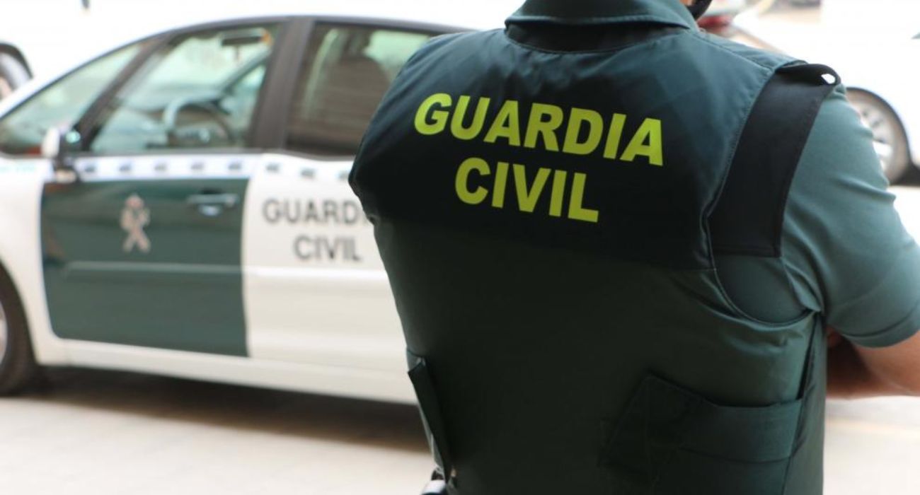 Varias patrullas de la Guardia Civil se han personado en el lugar de los hechos, un domicilio del municipio madrileño de Soto del Real. Varias patrullas de la Guardia Civil se han personado en el lugar de los hechos, un domicilio del municipio madrileño de Soto del Real.