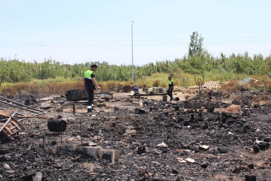 Una imagen de un gran incendio en un asentamiento chabolista de Moguer hace tres años