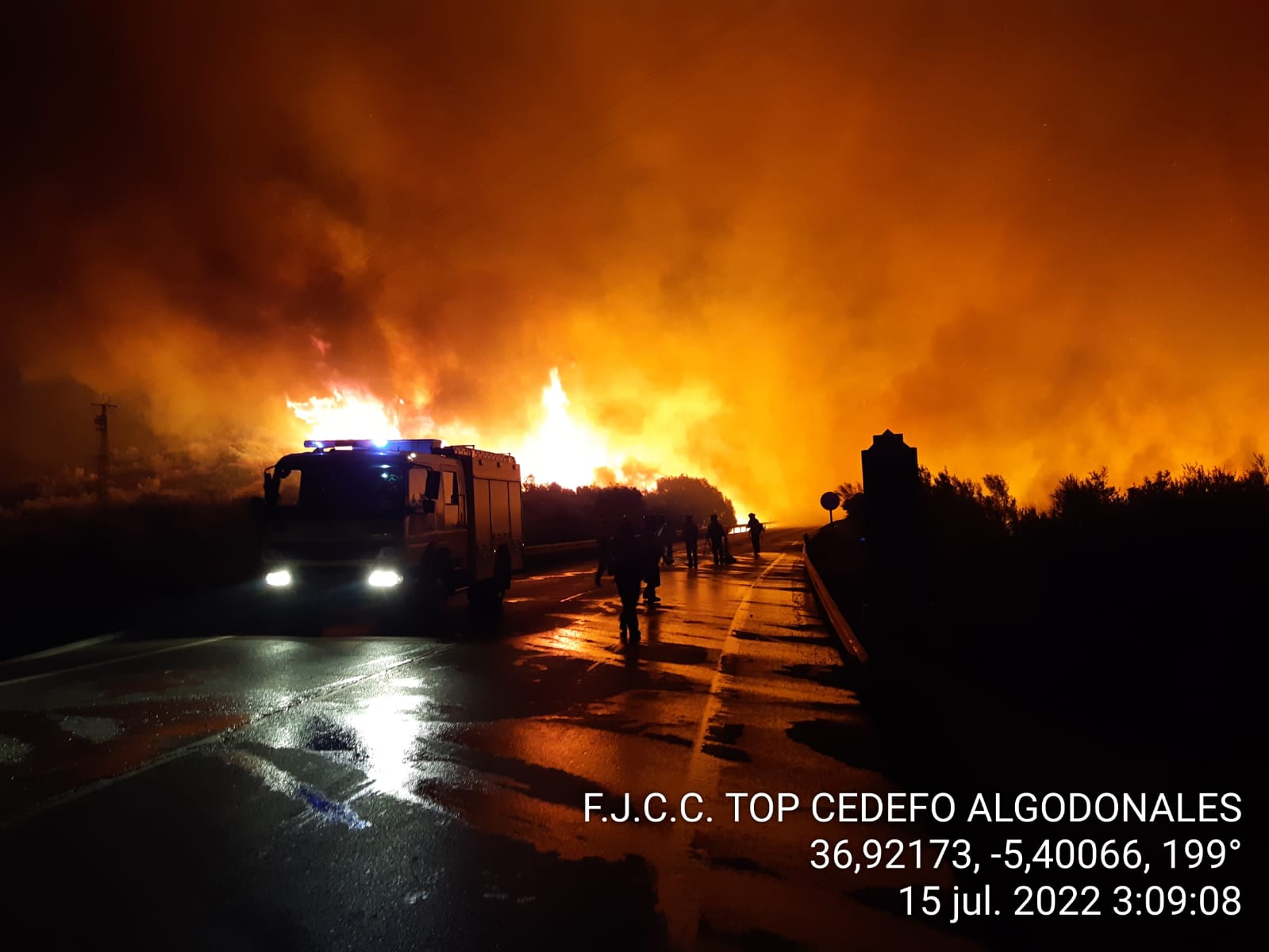 El Infoca trata de controlar un incendio en Olvera: arde el paraje de Las Vicarias.