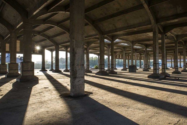 Cantes de ida y vuelta 'modernitos' para clausurar la Bienal en los Tinglados del Puerto de Sevilla.