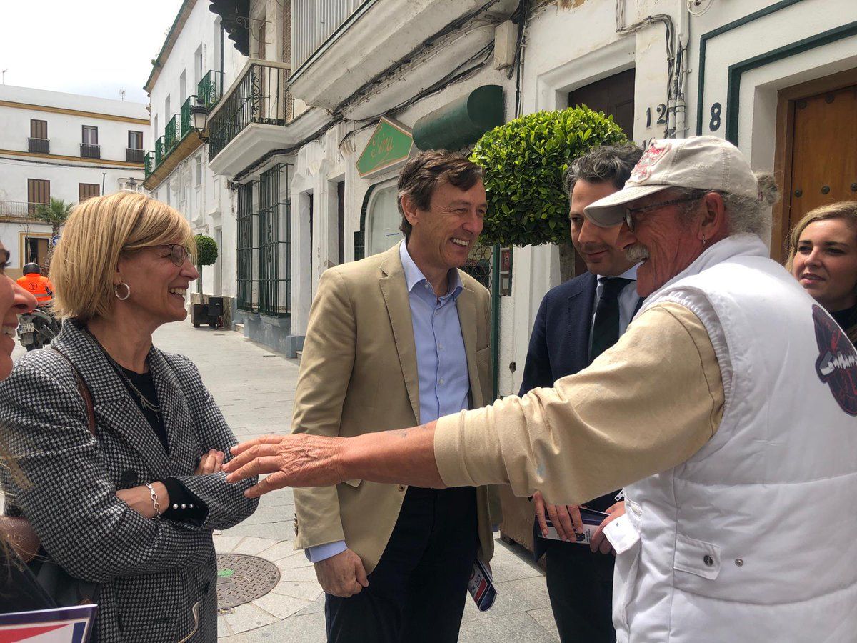 García-Pelayo junto a Rafael Hernando, en una visita electoral reciente. FOTO: PP