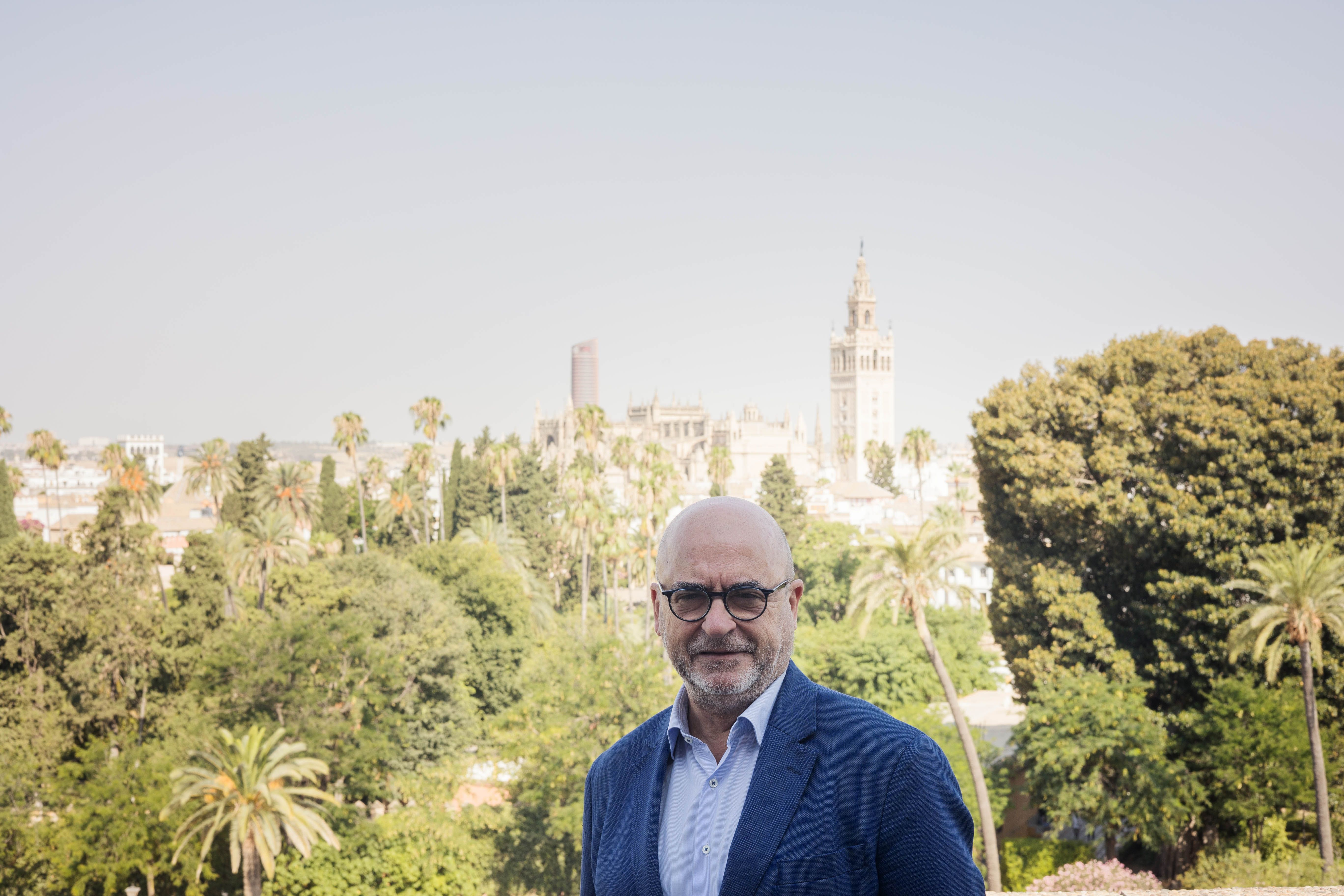 Carlos Rosado, en días pasados en Sevilla, ante uno de los lugares que fueron parte de las localizaciones del rodaje de la serie 'Juego de Tronos'.