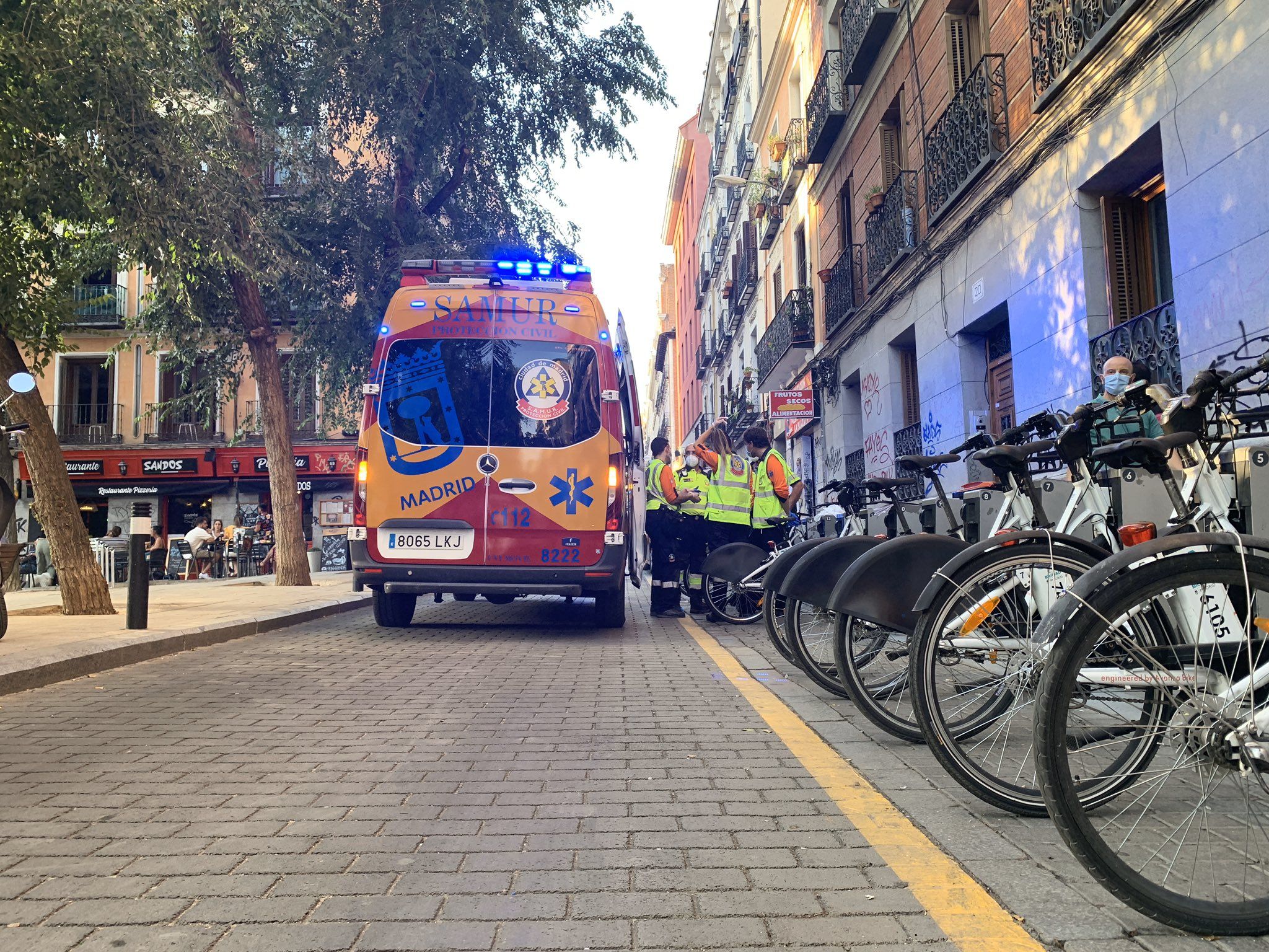 Otra intervención por golpe de calor, este pasado viernes en Madrid. Como en el caso de Vallecas, el afectado fue intubado y evacuado grave al hospital.