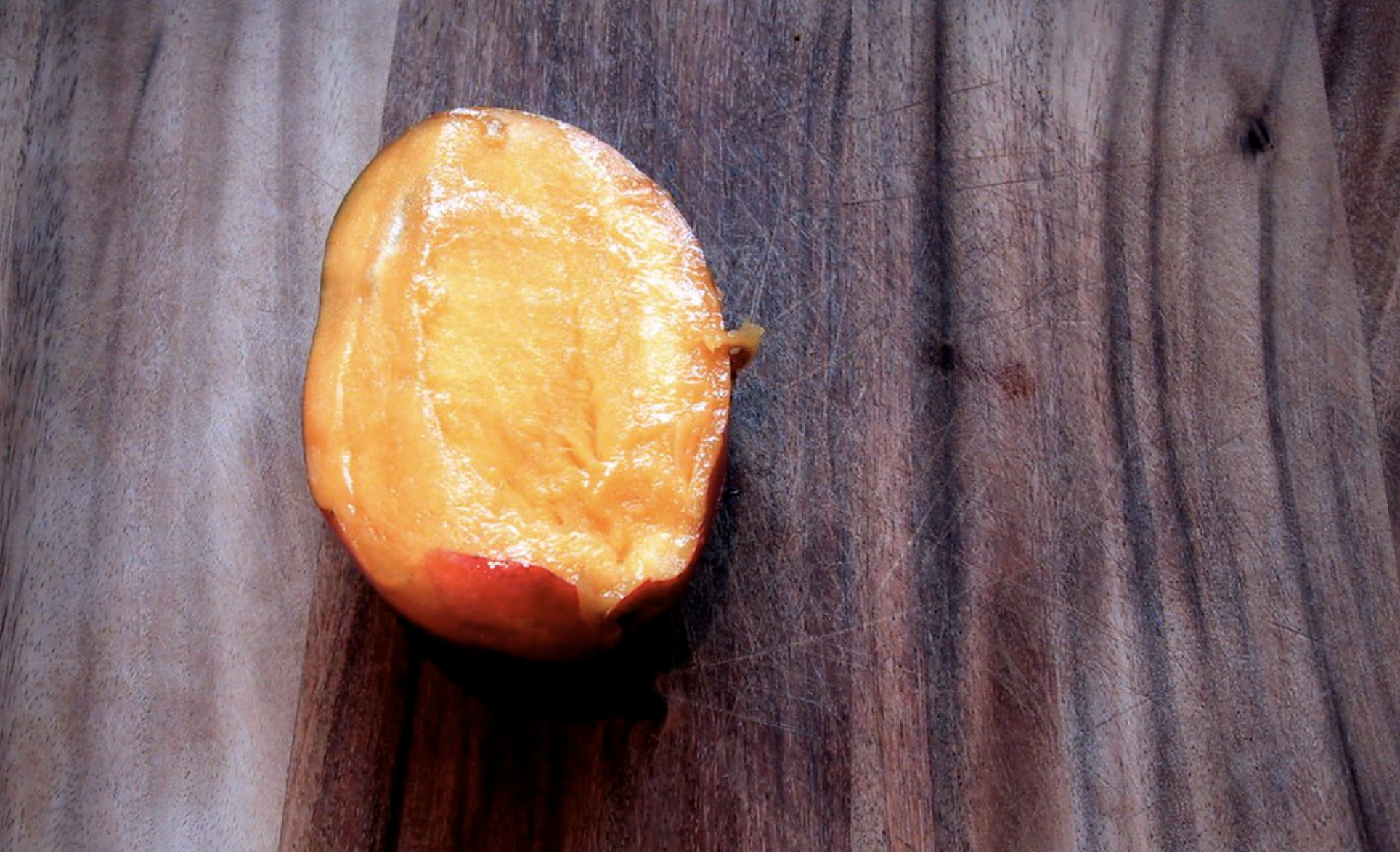 Una pieza de mango, en una imagen de Kat Coyle en Flickr.com