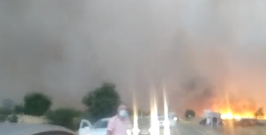 Fallece un brigadista de 60 años luchando contra el fuego en Zamora. En la imagen, fuego en Losacio.