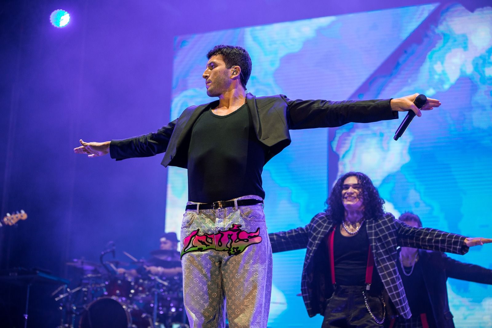 Sebastián Yatra, con chaqueta.