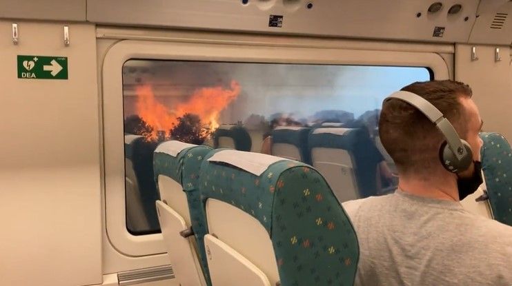 Momentos de pánico en el tren Madrid Ferrol a la altura de Zamora Sanabria.   FRANCISCO SEOANE