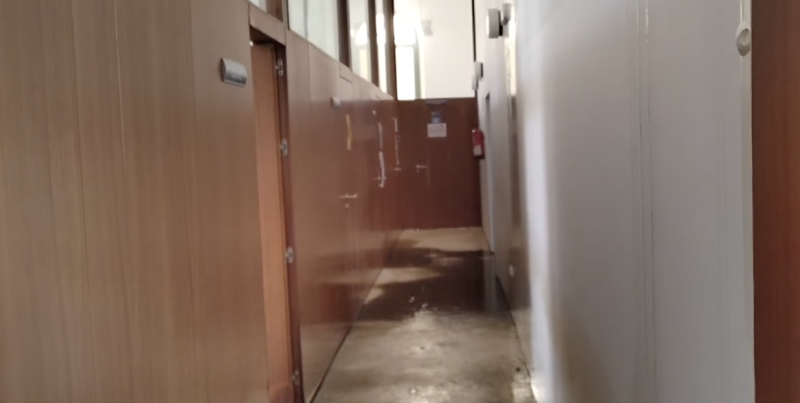 El Ayuntamiento de El Puerto amaneció completamente anegado este lunes por la mañana.