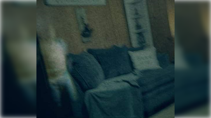 Mujer asegura ver el fantasma de su padre.  16x9