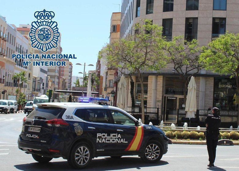 La Policía Nacional ha encontrado un cadáver en avanzado estado de descomposición con heridas de arma blanca en Almería.