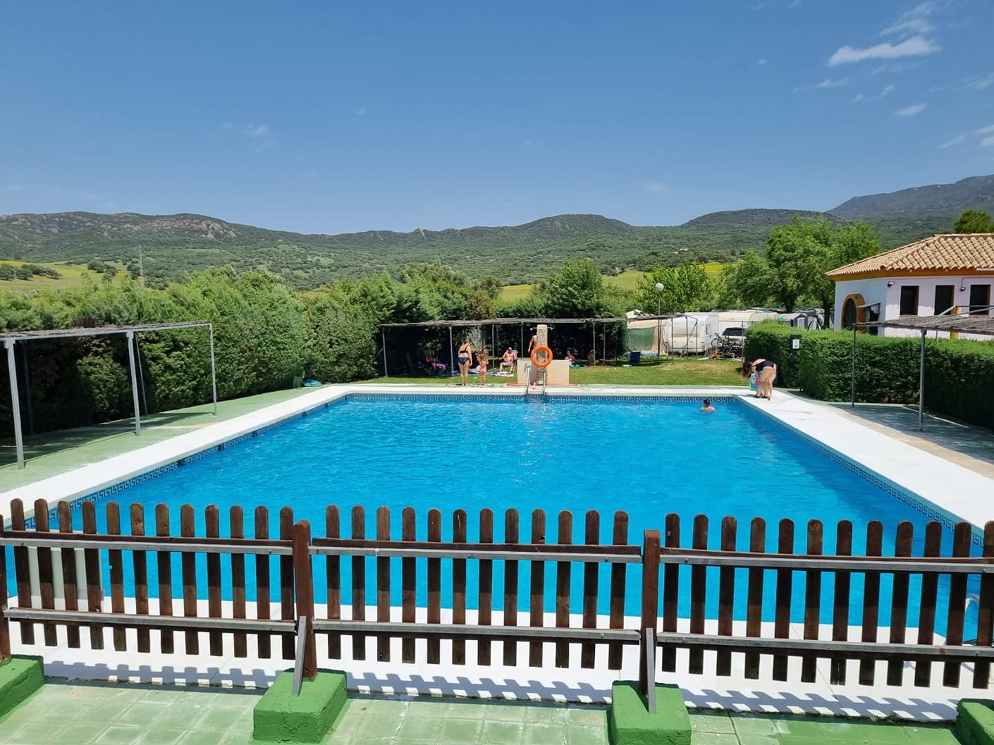 Vista de la piscina privada.