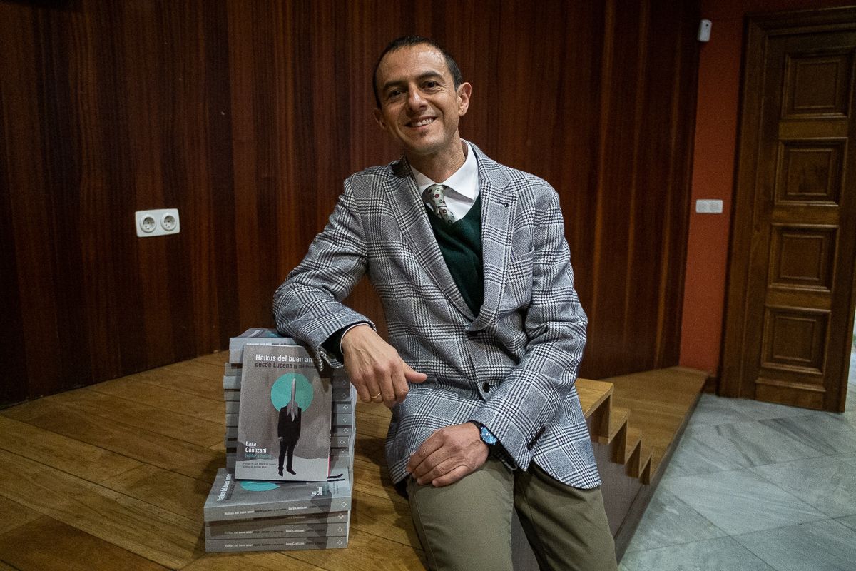 Manuel Lara Cantizani, en la presentación de su libro. FOTO: MANU GARCÍA