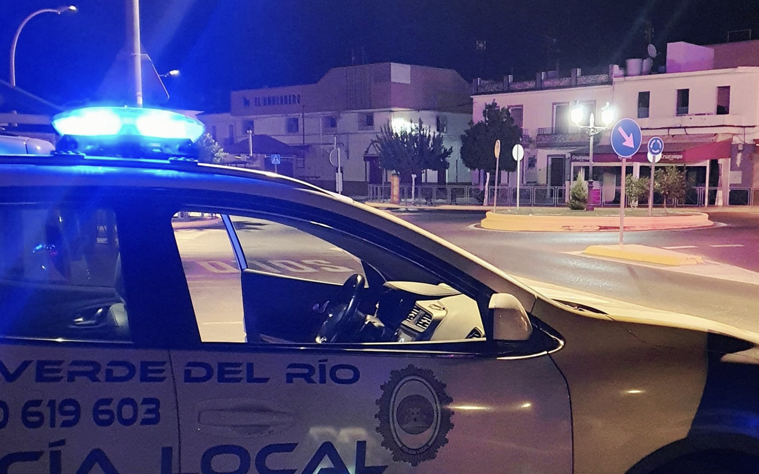 Policía Local de Villaverde, pueblo de Sevilla, donde ocurrió el tiroteo en el bar.
