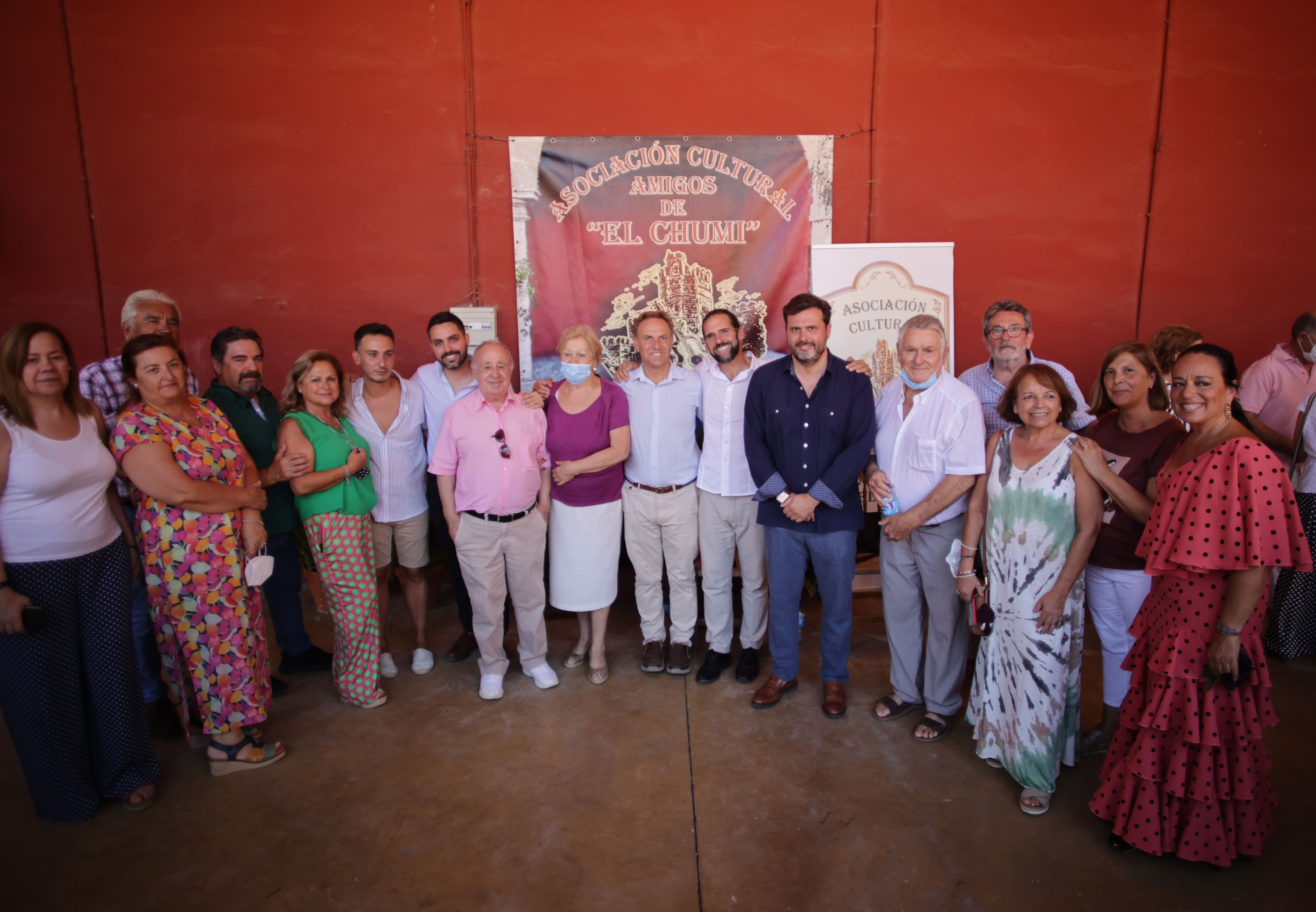 Fotografía grupal de los representantes de los colectivos y organizaciones participantes en el proyecto.
