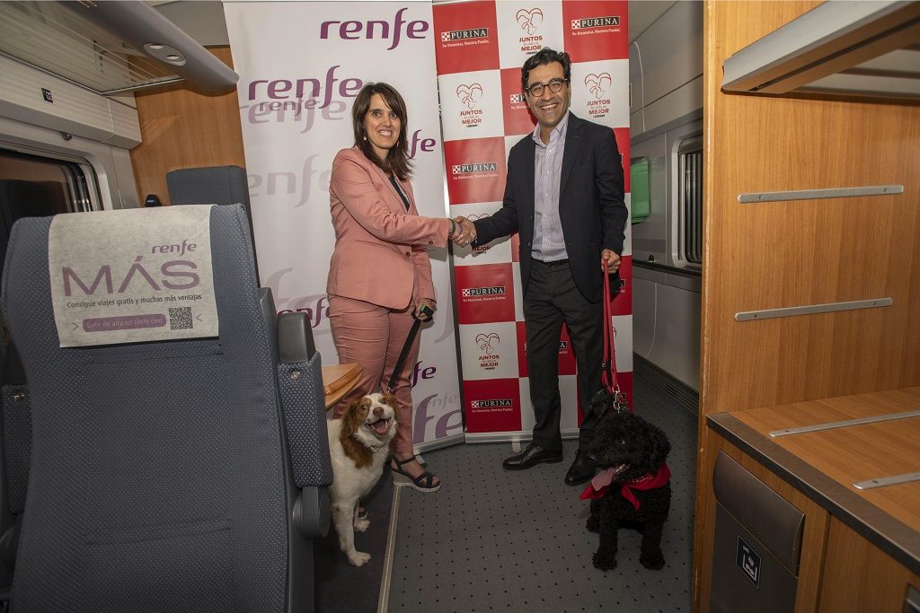 Los perros de hasta 40 kilos podrán viajar en tren en una prueba piloto de Renfe.