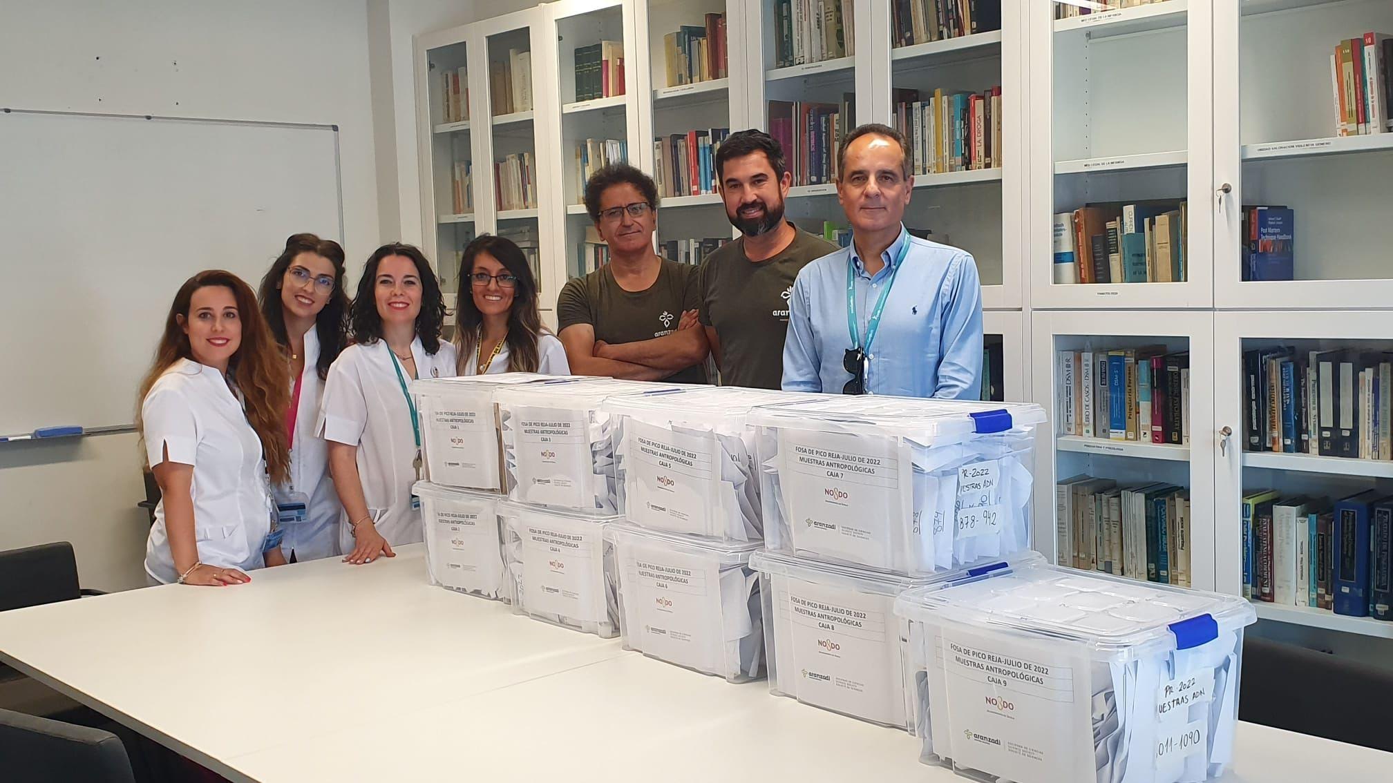 Equipo humano que trabaja en las labores de recuperación e identificación de los restos óseos en Pico Reja.