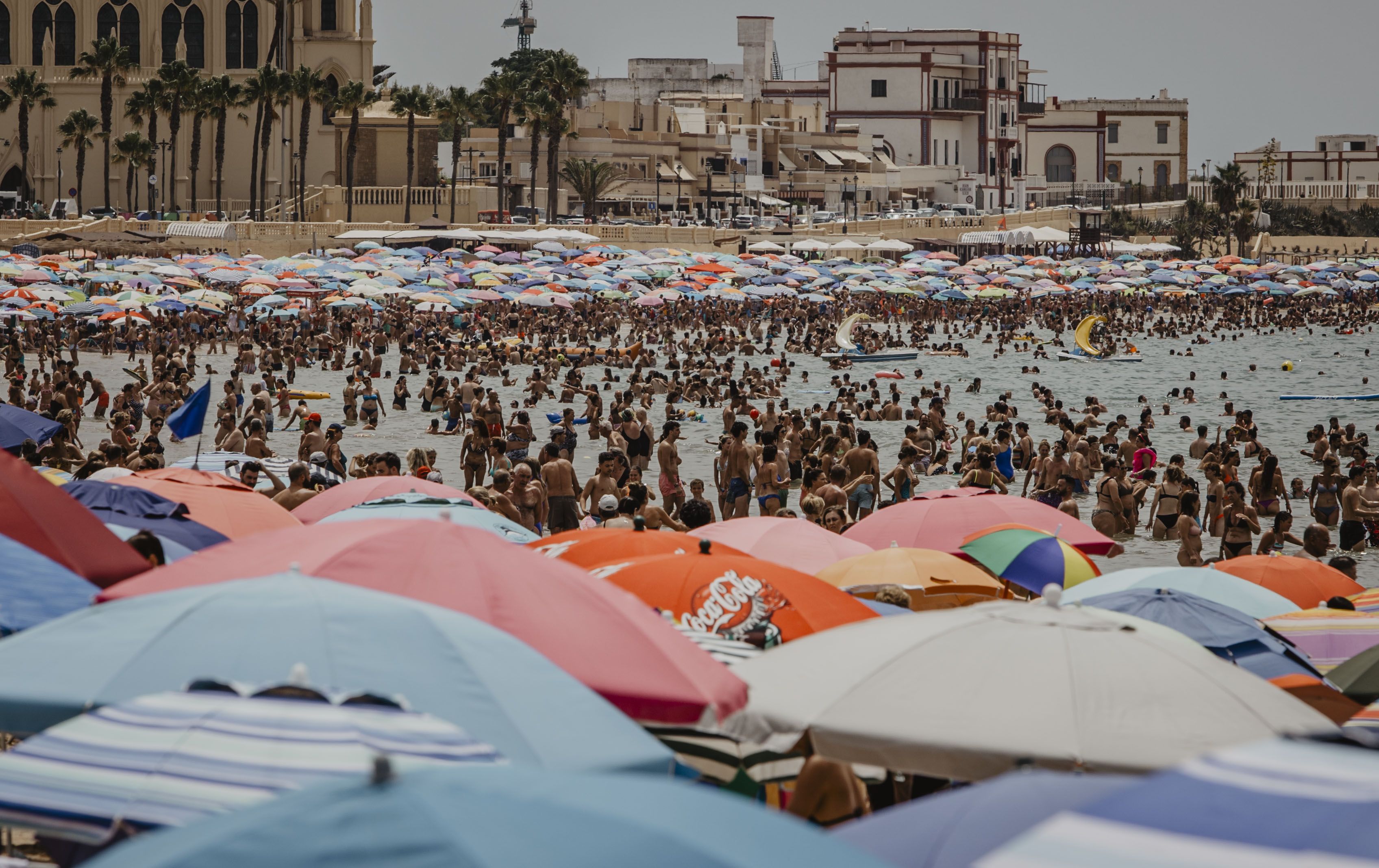 Las playas de Cádiz, en plena ola de calor.