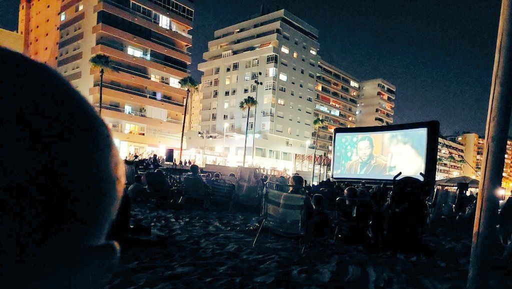 Esta es la cartelera del Cine en la Playa de Cádiz que se emitirá en su nueva pantalla 