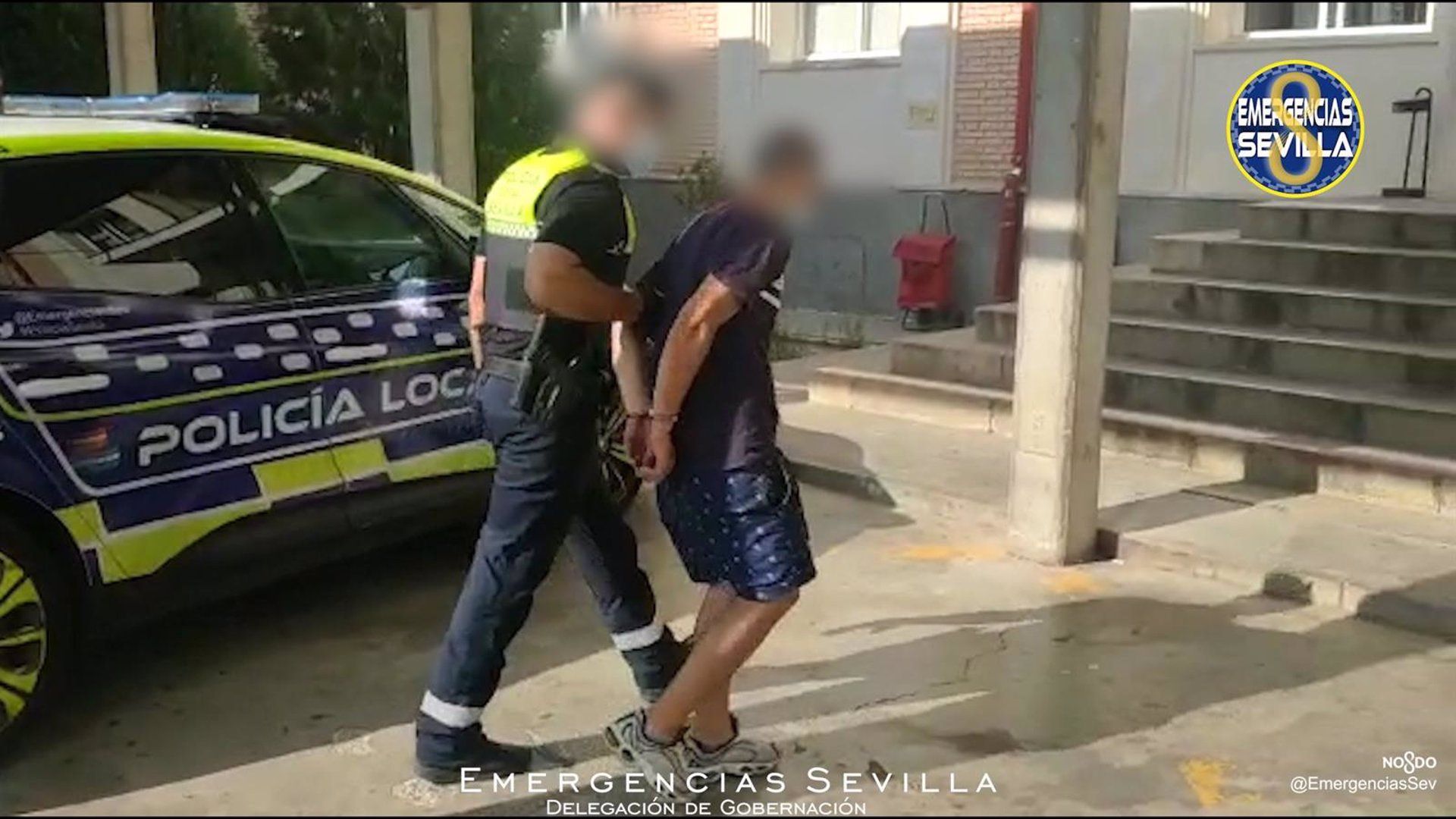 Un ladrón que había robado en más 20 de casas de Sevilla y en la Casa Palacio de Salinas se resiste a ser arrestado