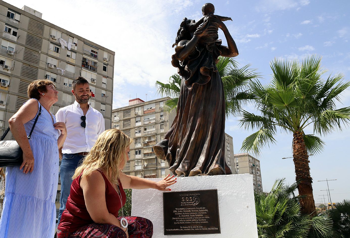 Jerez inaugura la primera rotonda de España que reivindica la memoria de los bebés robados.