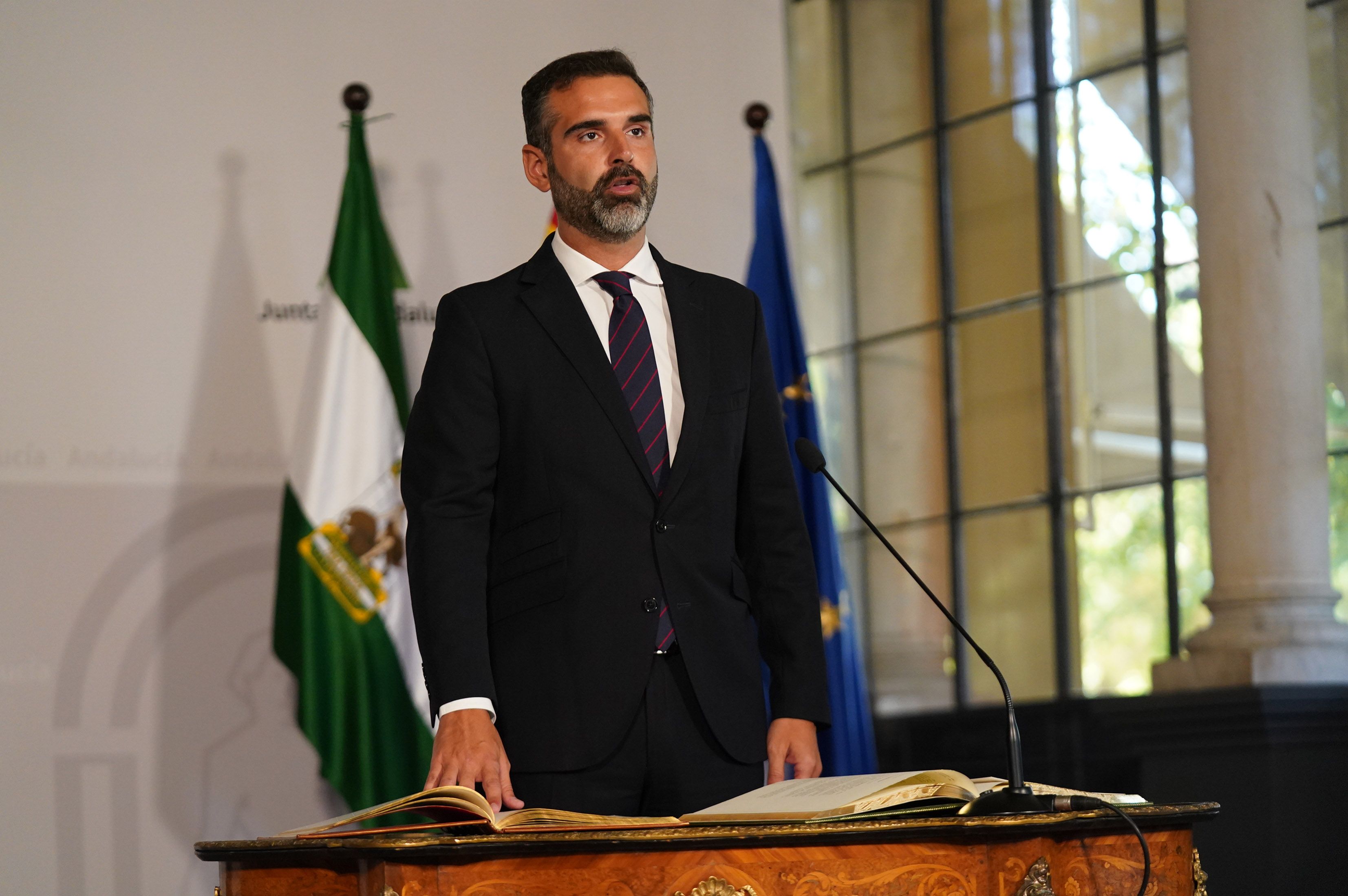 Ramón Fernández Pacheco jurando como consejero.
